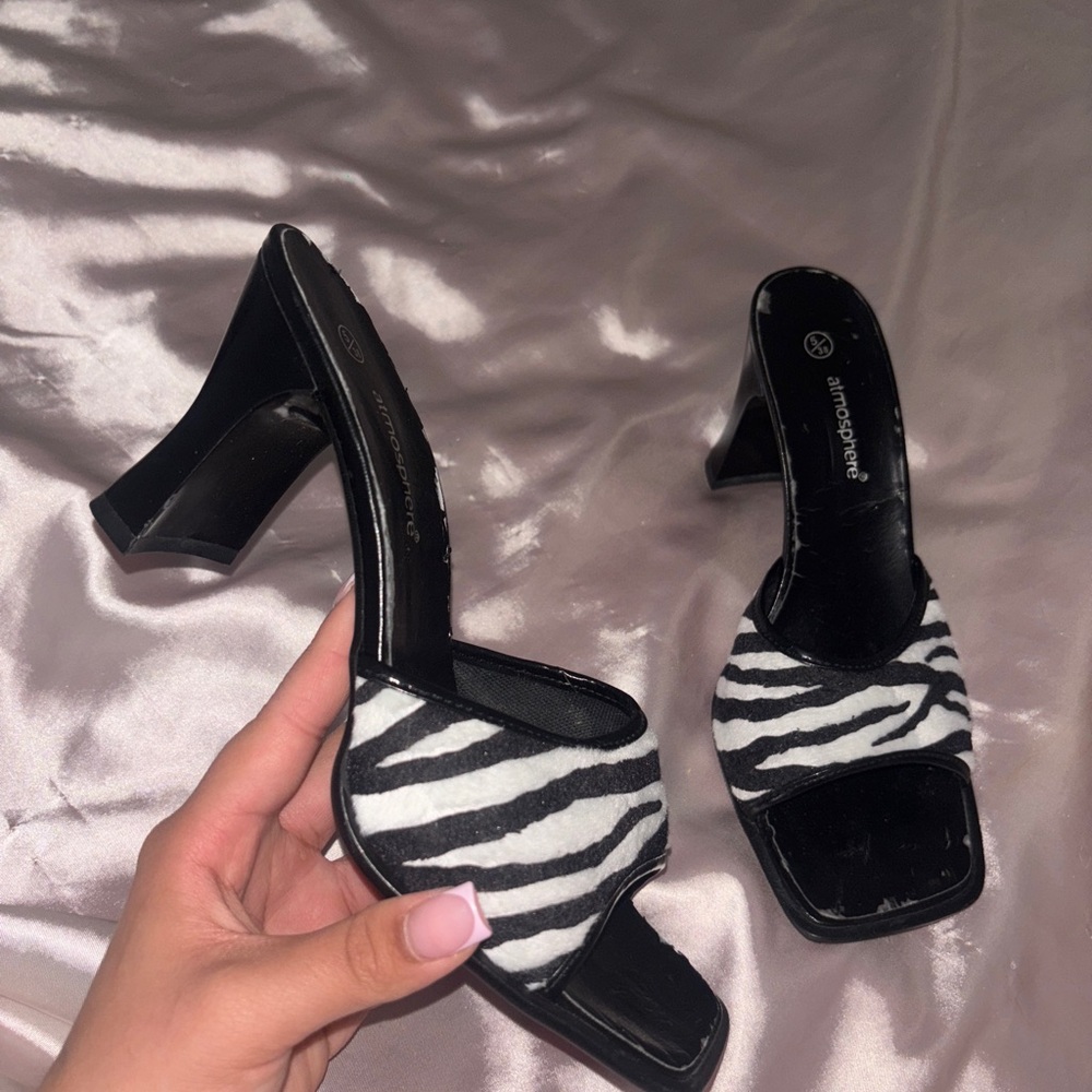 Black and White Zebra Print Women's Heels ⭐️